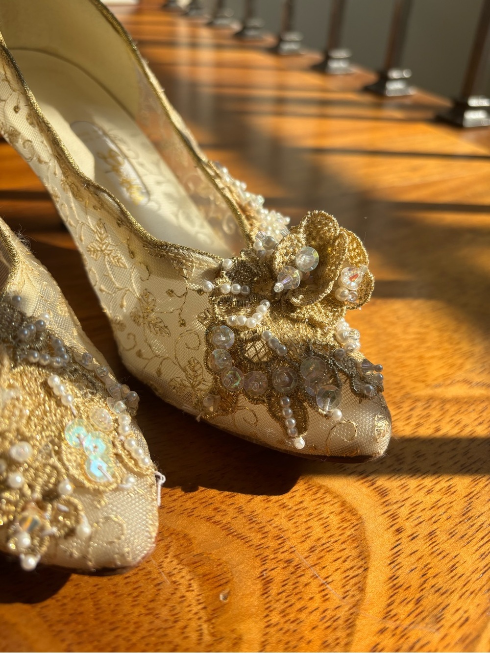 Vintage Gold Embellished Floral Pointed Toe Pump - Women's Classic